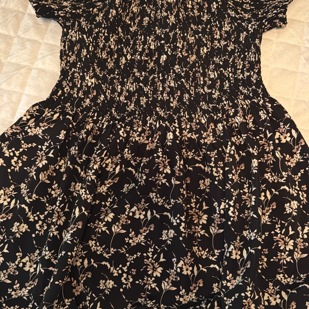 Floral Smocked Dress - Picture 2 of 3
